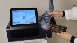 مقبض دوران 360 درجة لشد الجلد وعلاج حب الشباب 10600 نانومتر جهاز ليزر ثاني أكسيد الكربون الجزئي